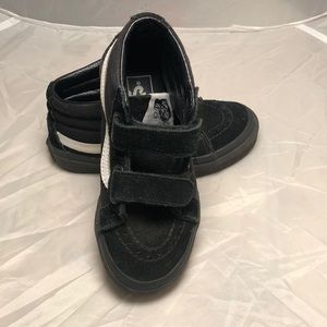 GUC Classic Hi-Top Black Leather Vans 👀